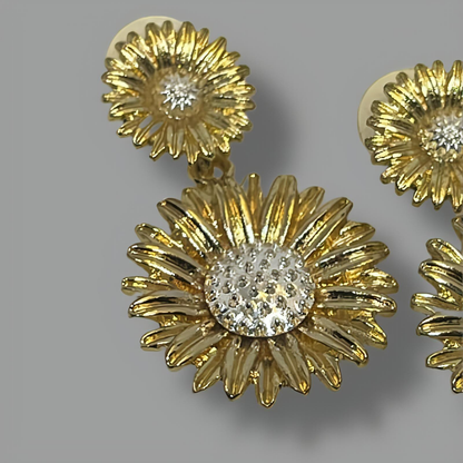 Gōld Daisy Drop Earrings