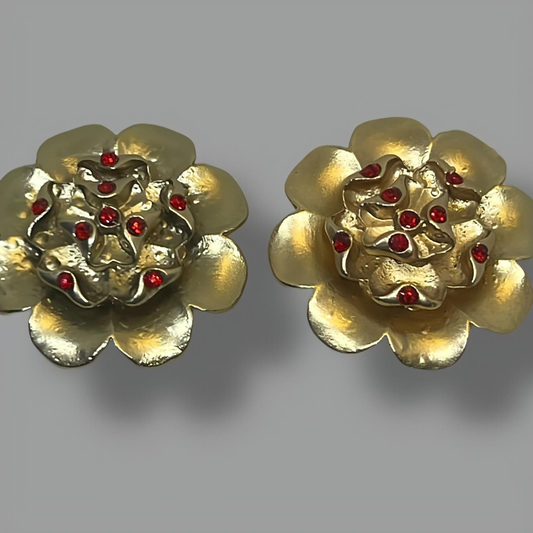 Gōld Flower Stud Earrings