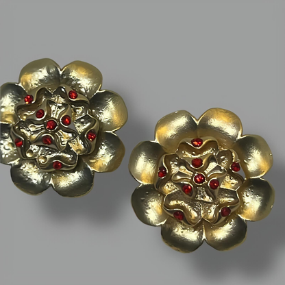 Gōld Flower Stud Earrings