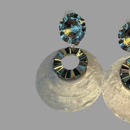 VERSAILLES Shell Drop Earrings