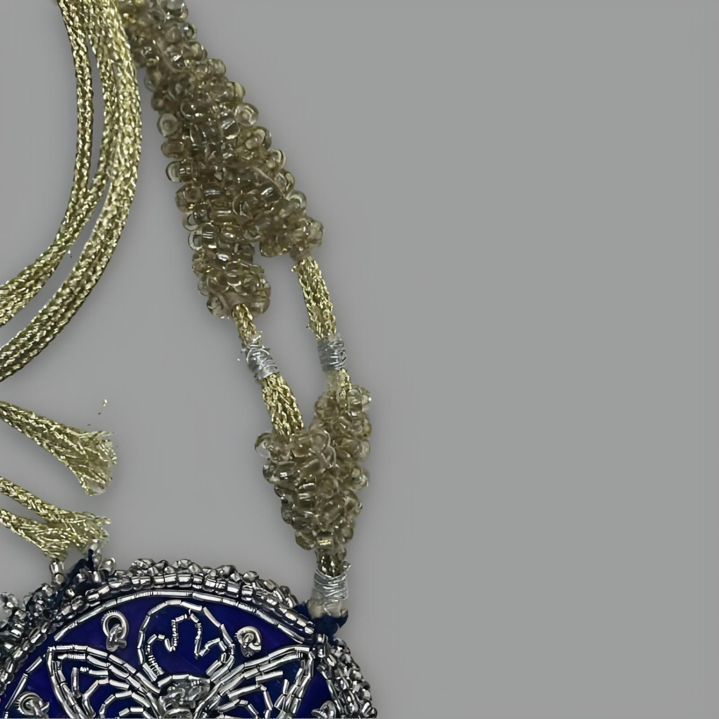 Mōgra Embroidered Threaded Necklace - Argent