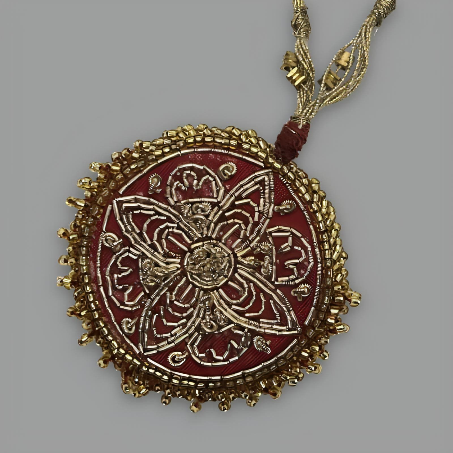 Mōgra Embroidered Threaded Necklace - Rouge