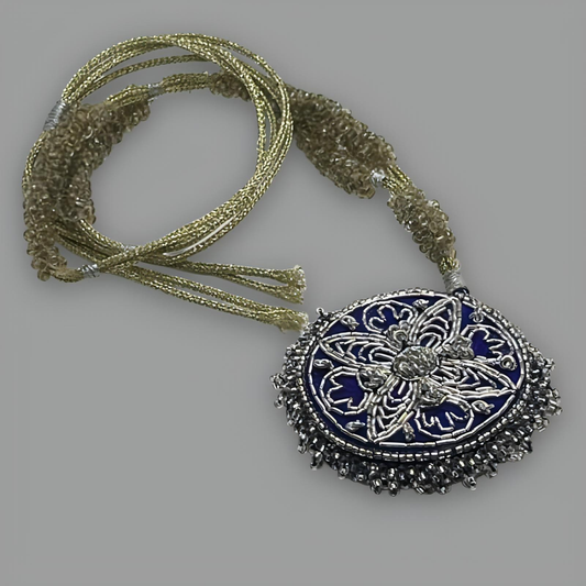 Mōgra Embroidered Threaded Necklace - Argent