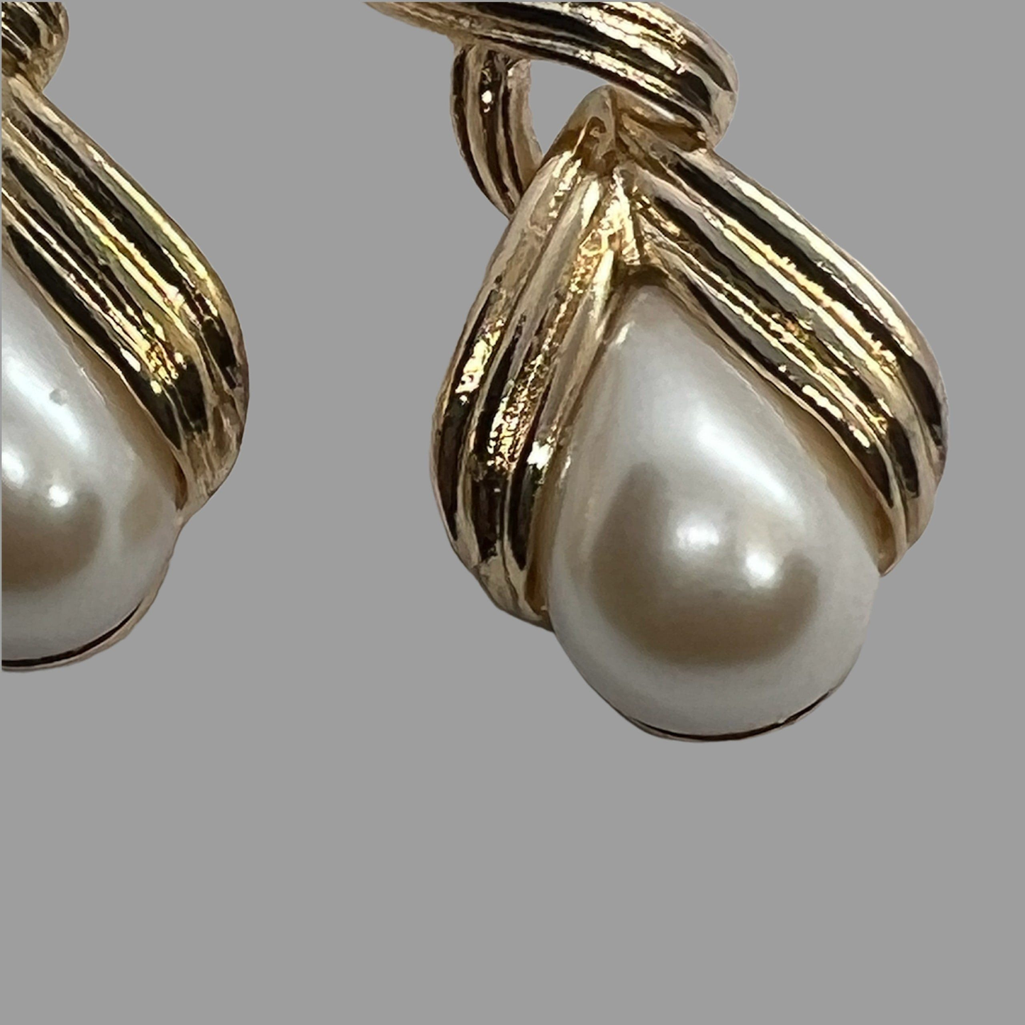 VERSAILLES Pearl Drop Earrings