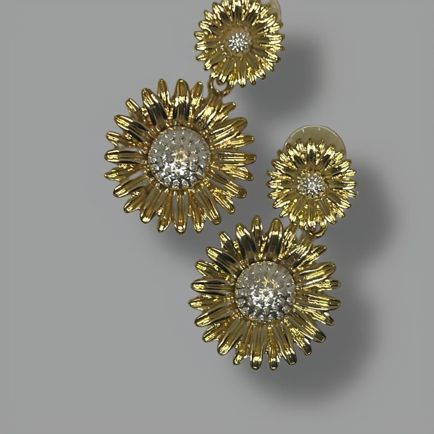 Gōld Daisy Drop Earrings