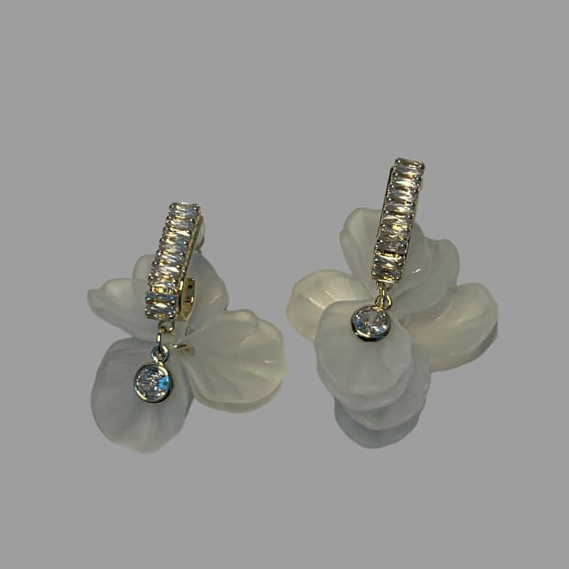 VERSAILLES Pearl Petal Drop Earrings