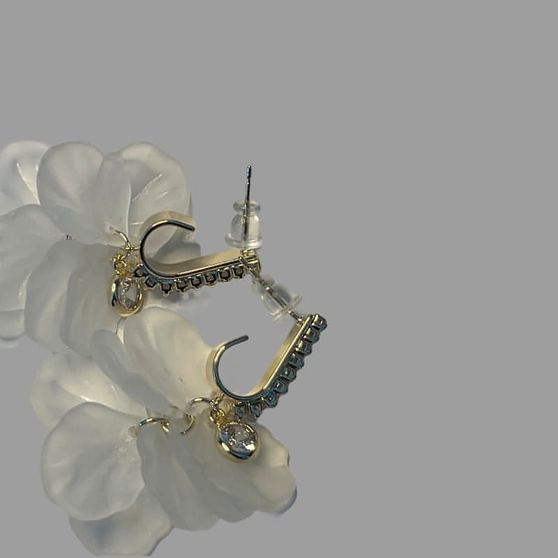 VERSAILLES Pearl Petal Drop Earrings