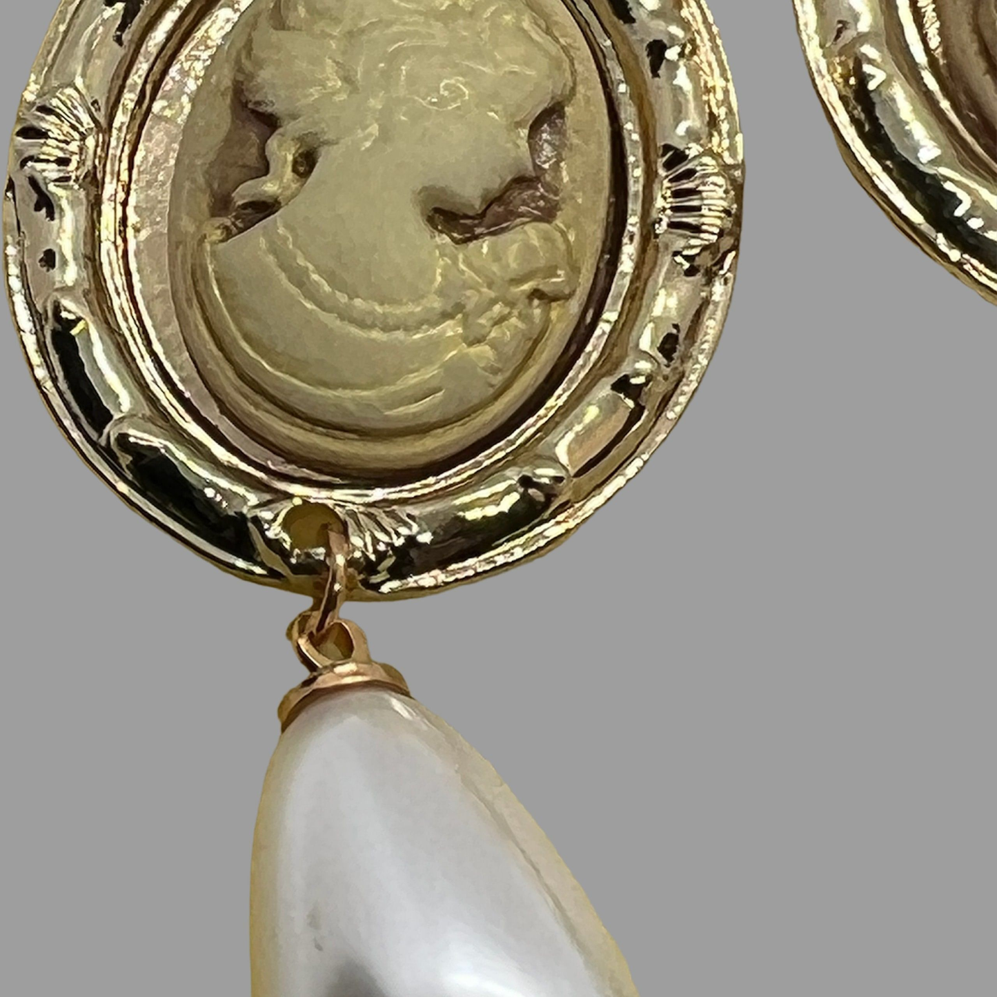 VERSAILLES Marie Antoinette Pearl Drop Earrings